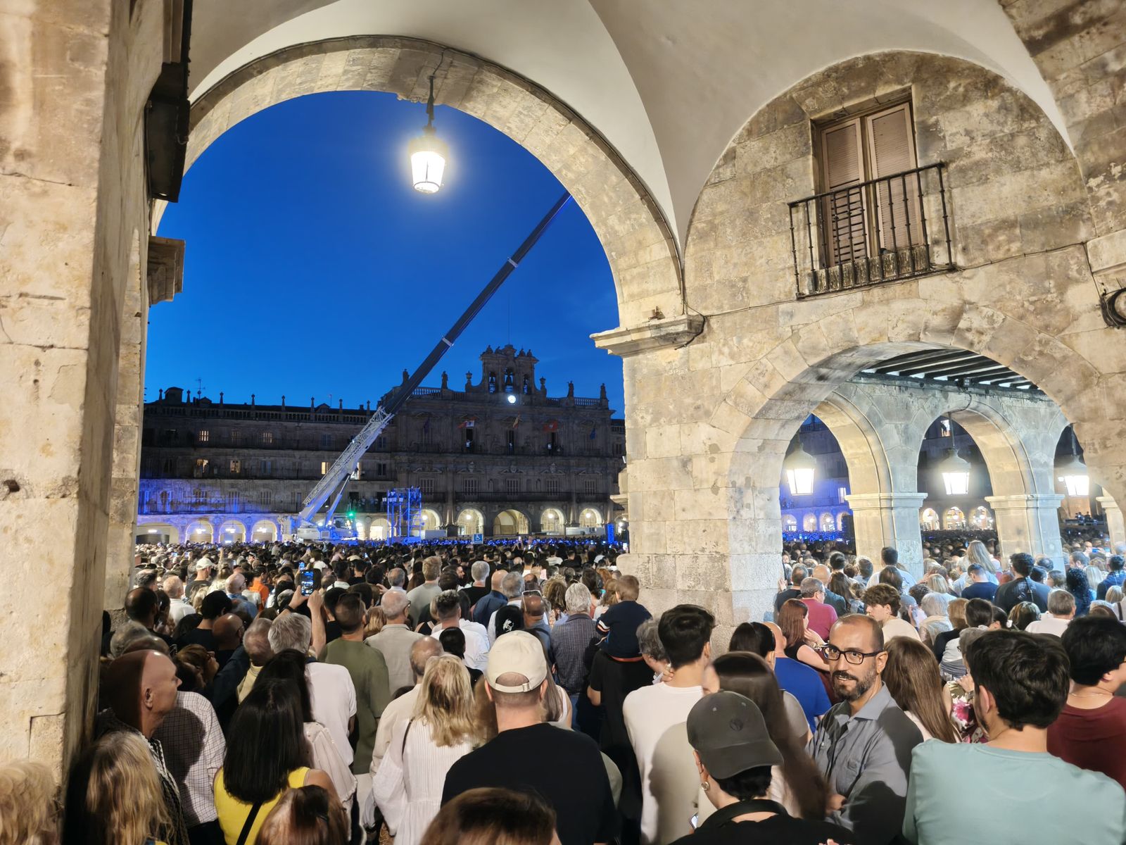 Aforo completo en la Plaza Mayor para el espectáculo NEXUS Aforo completo en la Plaza Mayor para el espectáculo NEXUS