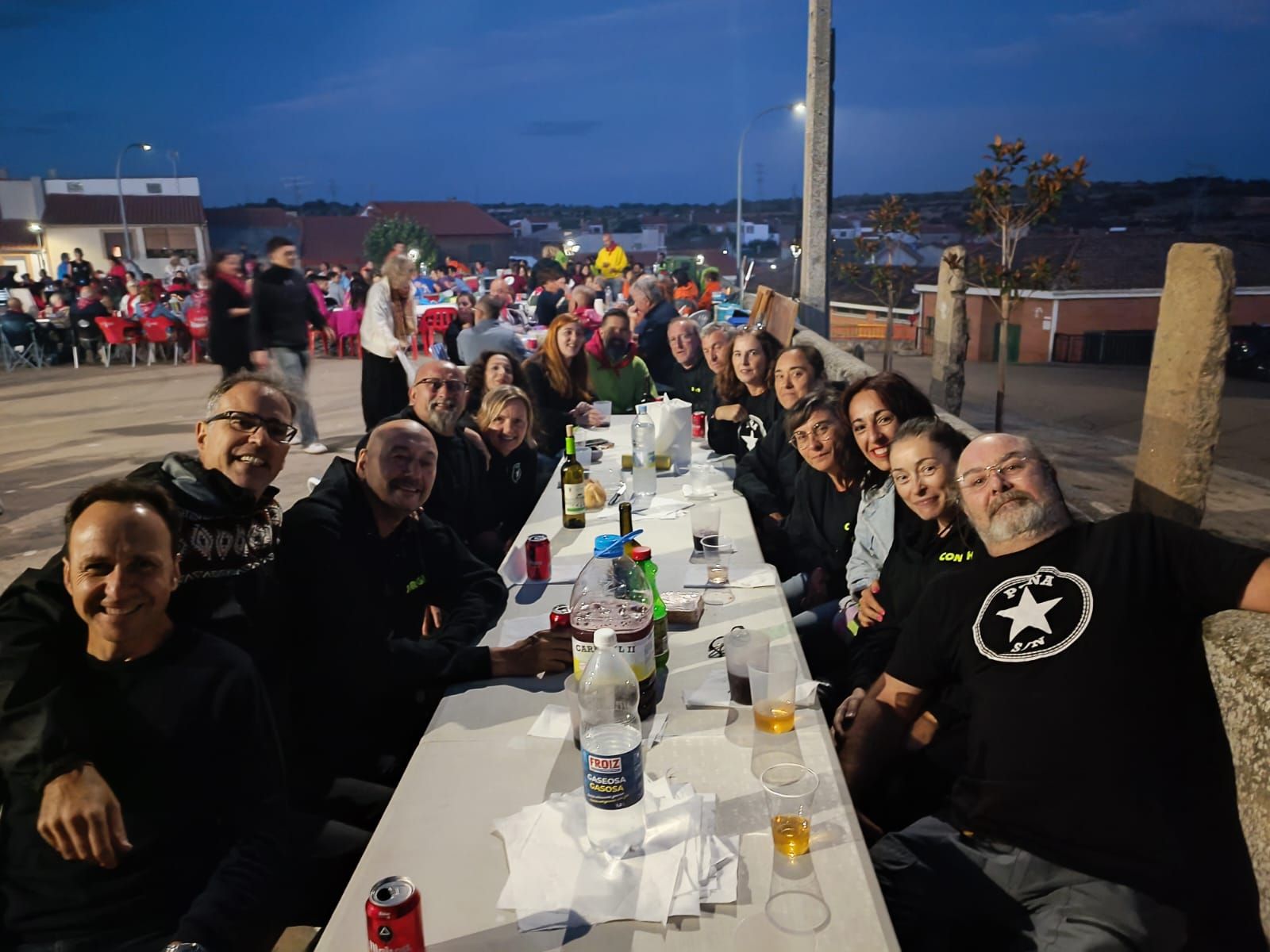 Los vecinos de Pereña de la Ribera se van de cena popular