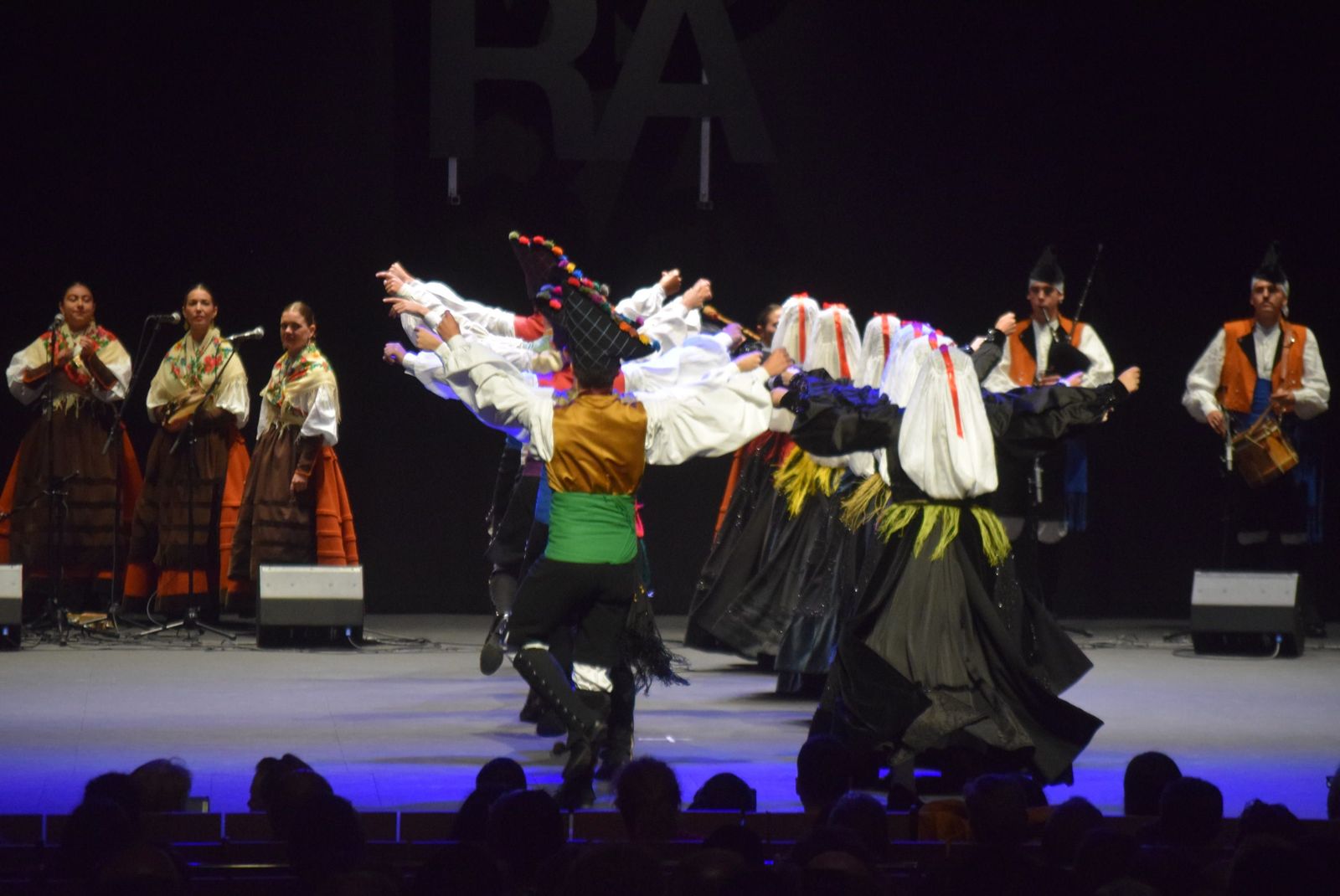 gala-de-clausura-del-festival-internacional-de-folklore-de-zamora-38