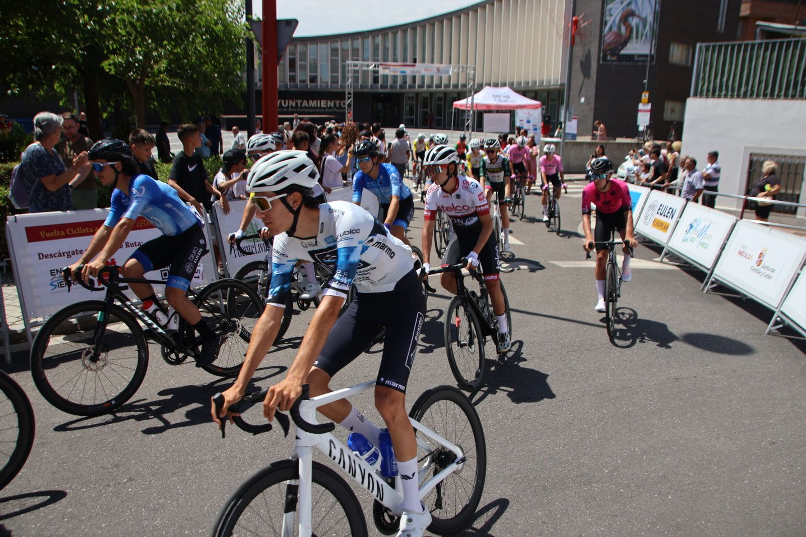 Salida II Vuelta Ciclista a Castilla y León Sub-23 y Élite