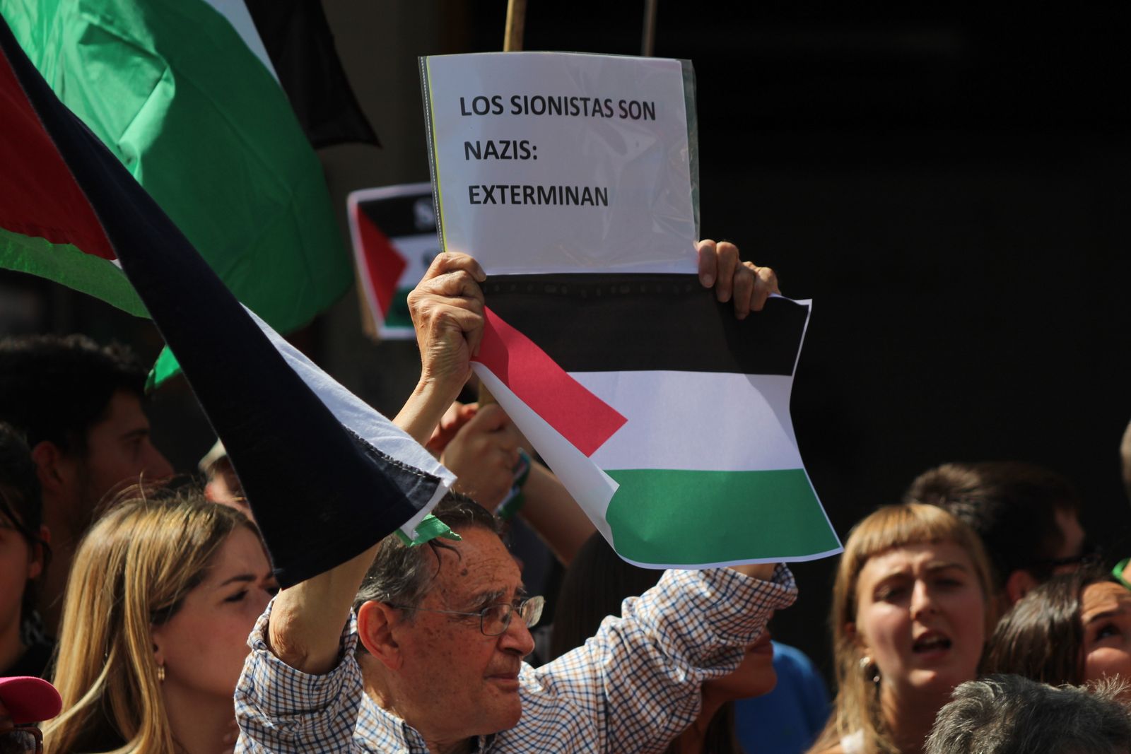 Protestas por Palestina al paso de la Vuelta Ciclista a España por Salamanca