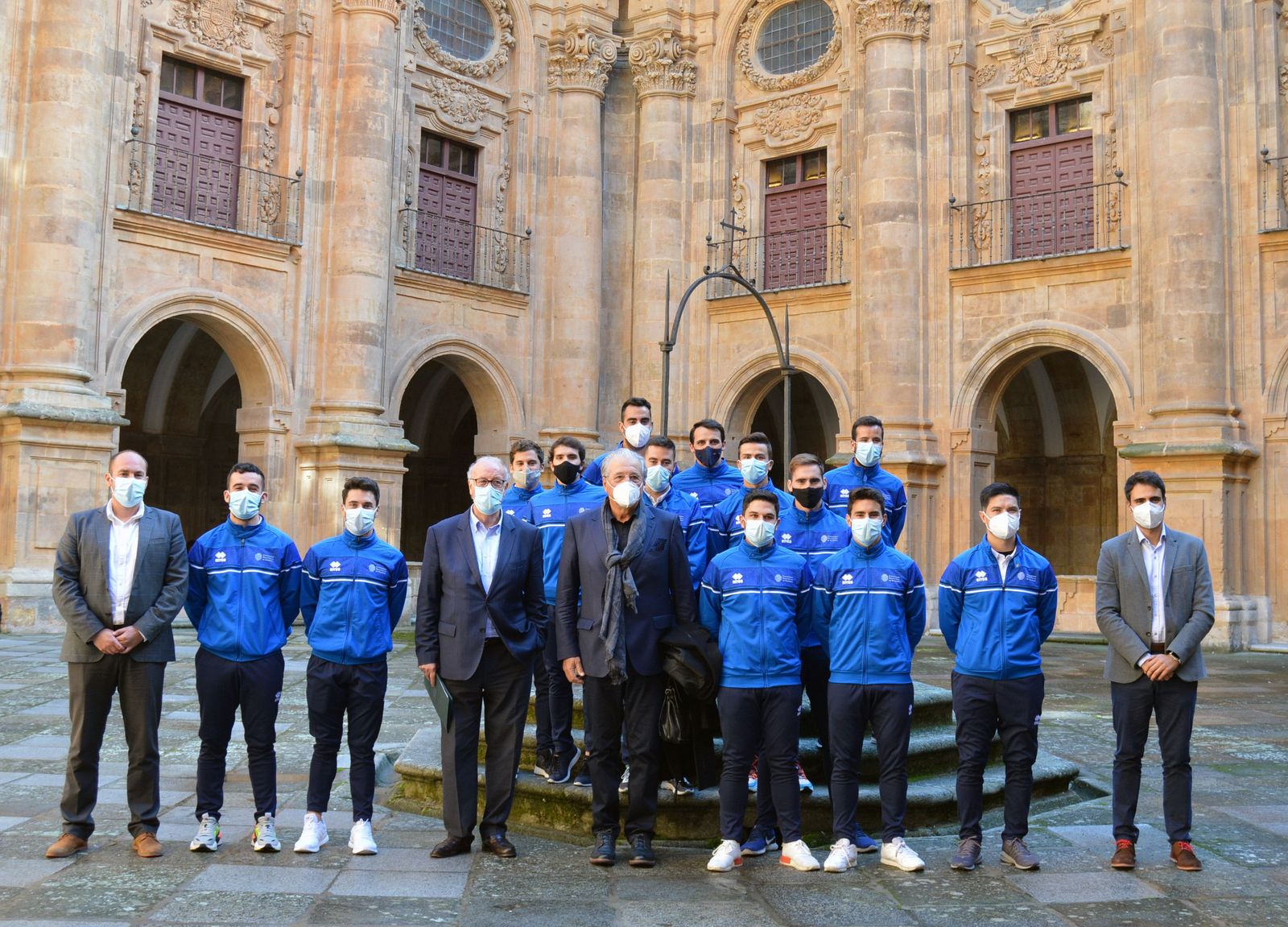 Visita de Vicente del Bosque y Jorge D'Alessandro a la Universidad Pontificia (1)