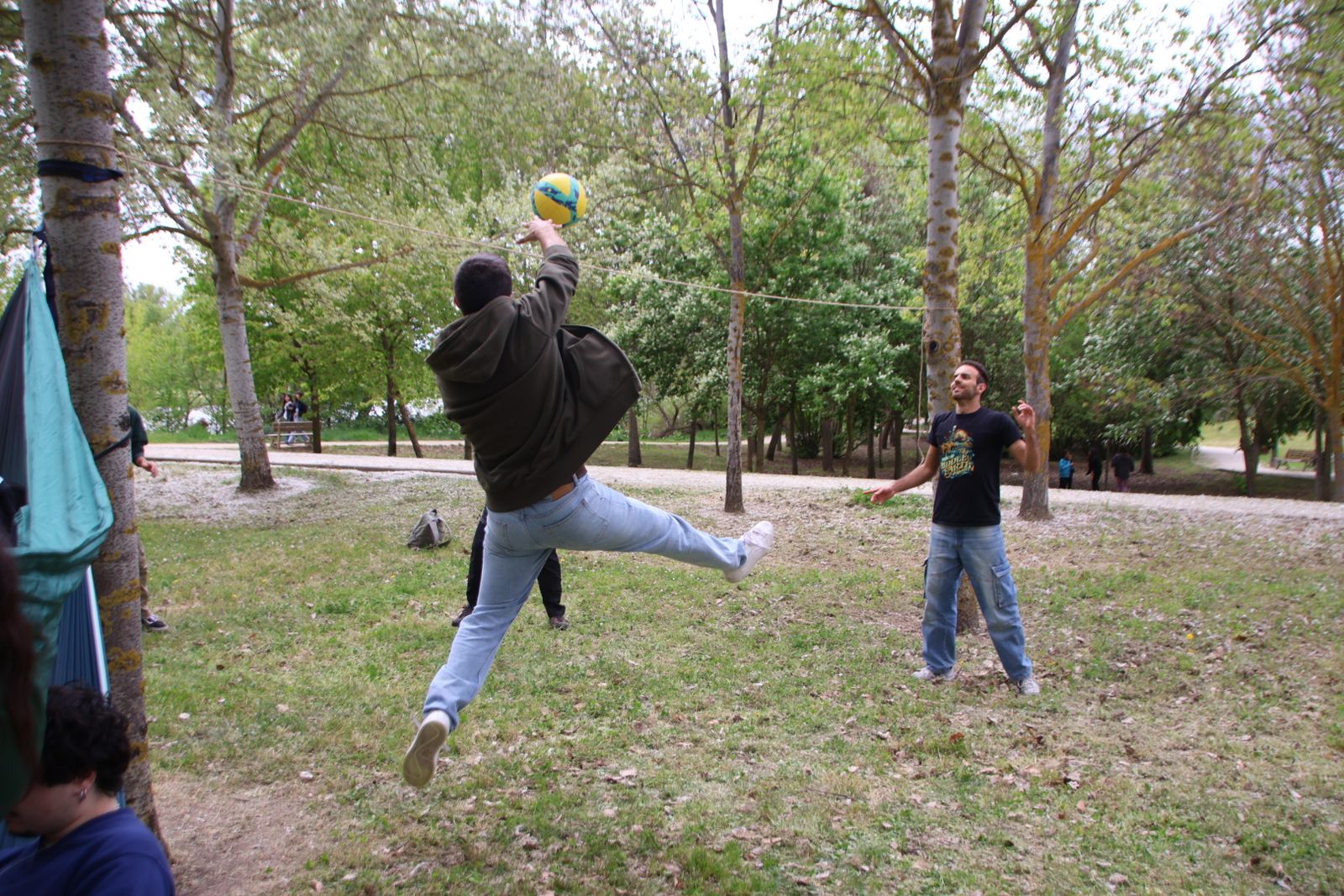 Un multitudinario Lunes de Aguas en Salamanca llena la ribera del Tormes