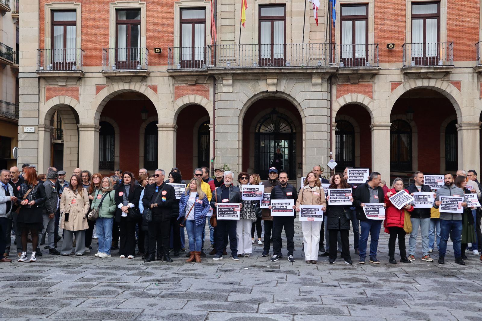 Manifestación de los sindicatos frente al Ayuntamiento (11)