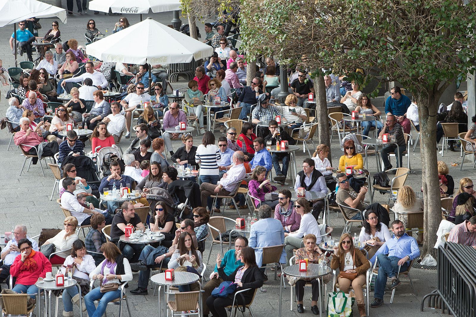 Imagen de las terrazas de la Plaza Mayor de Zamora llenas-ICAL