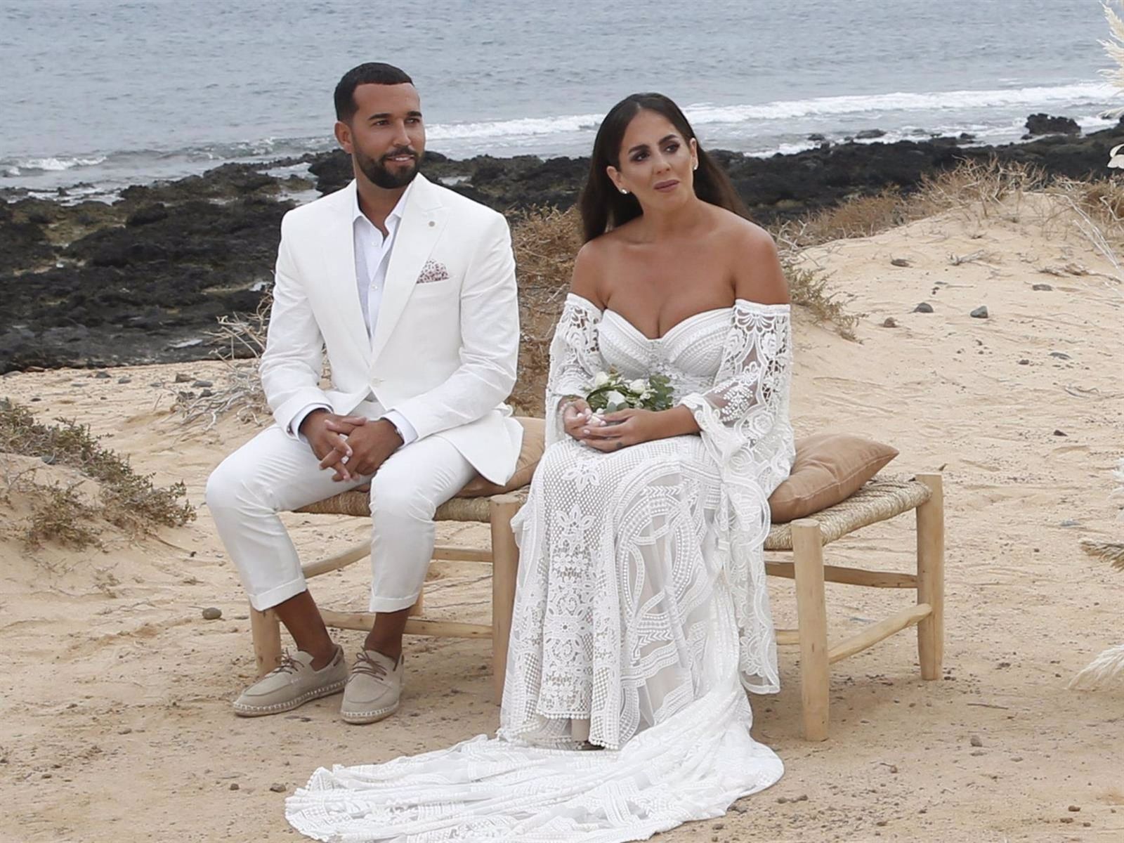 Anabel Pantoja y Omar Sánchez, el día de su boda, el pasado 1 de octubre.