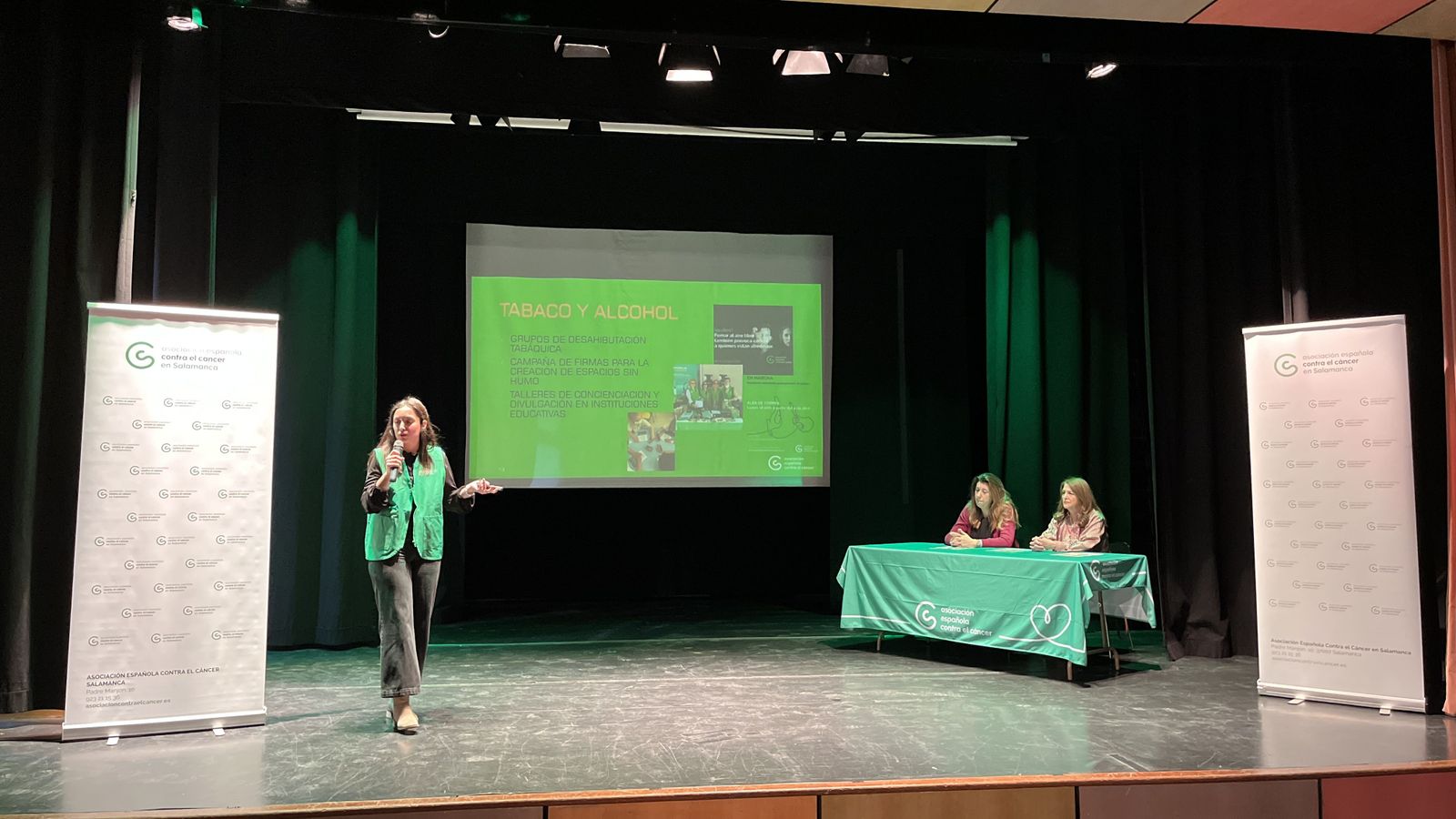 Un momento de la charla informativa ofrecida por la AECC en Peñaranda
