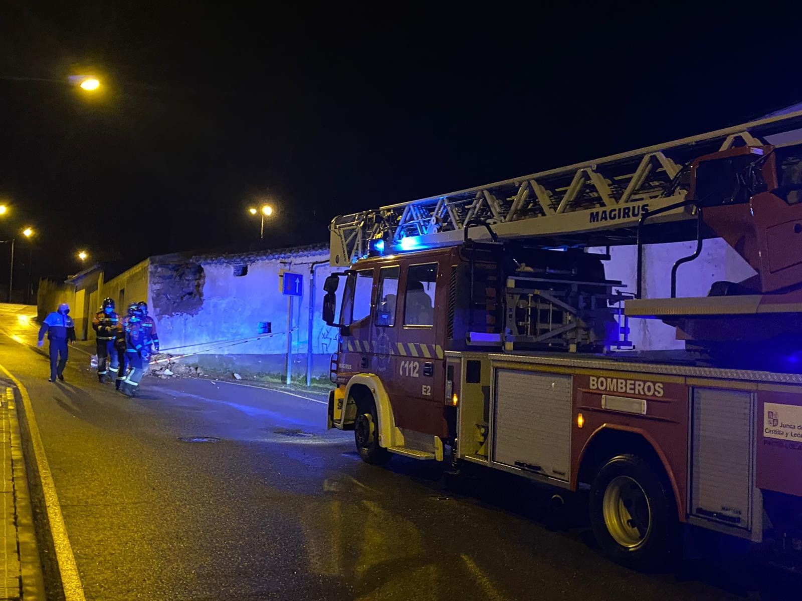 Bomberos san frontis noche  (2)