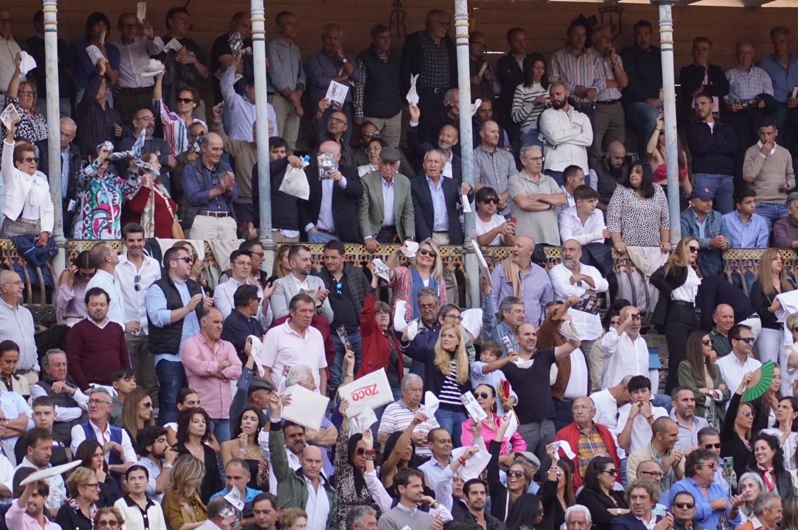 resumen-fotografico-del-ambiente-en-los-tendidos-de-la-glorieta-durante-la-corrida-concurso-22-de-septiembre-fotos-juanes-102