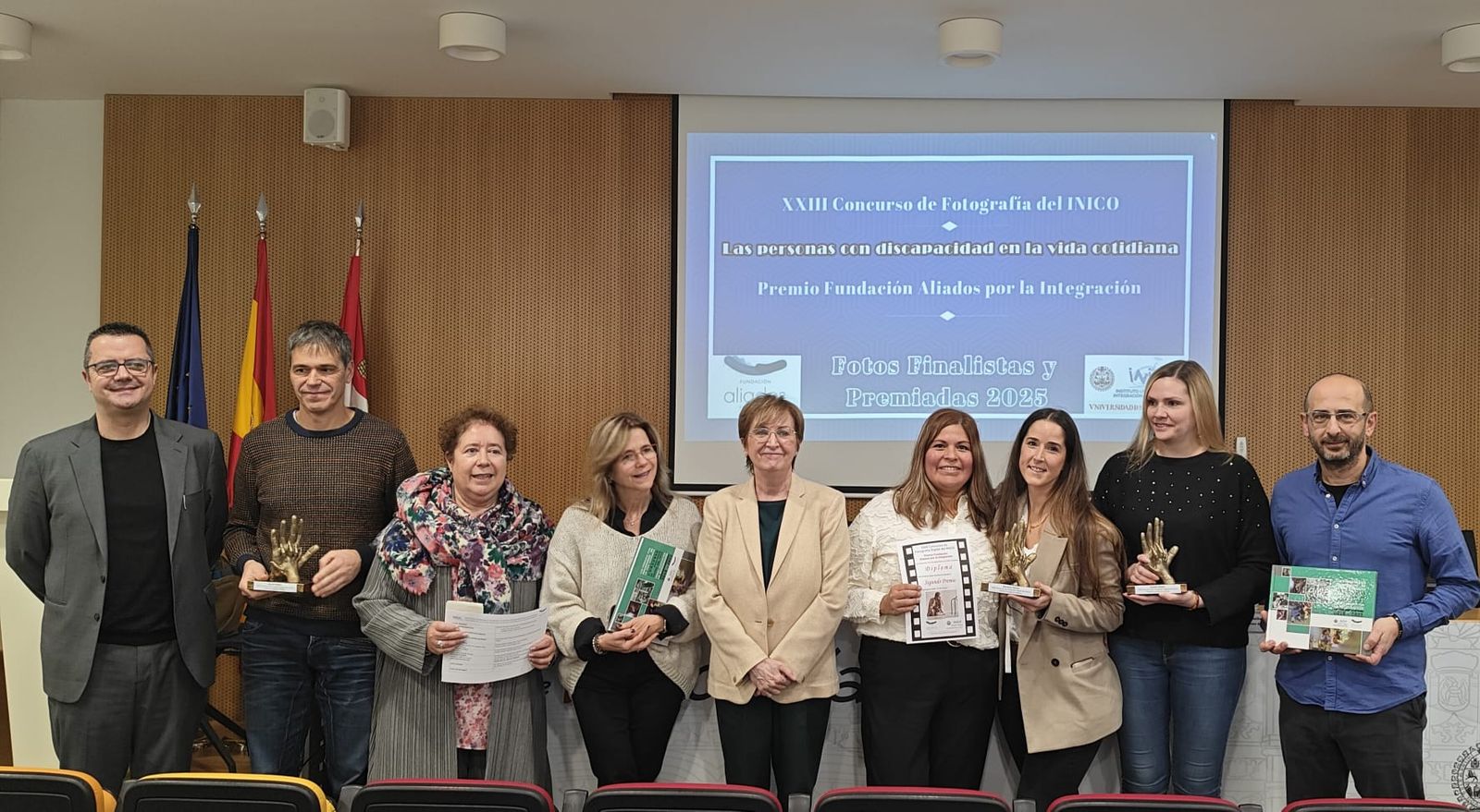 Foto de familia premiados del XXIII Concurso de Fotografía 'Las personas con discapacidad en la vida cotidiana'