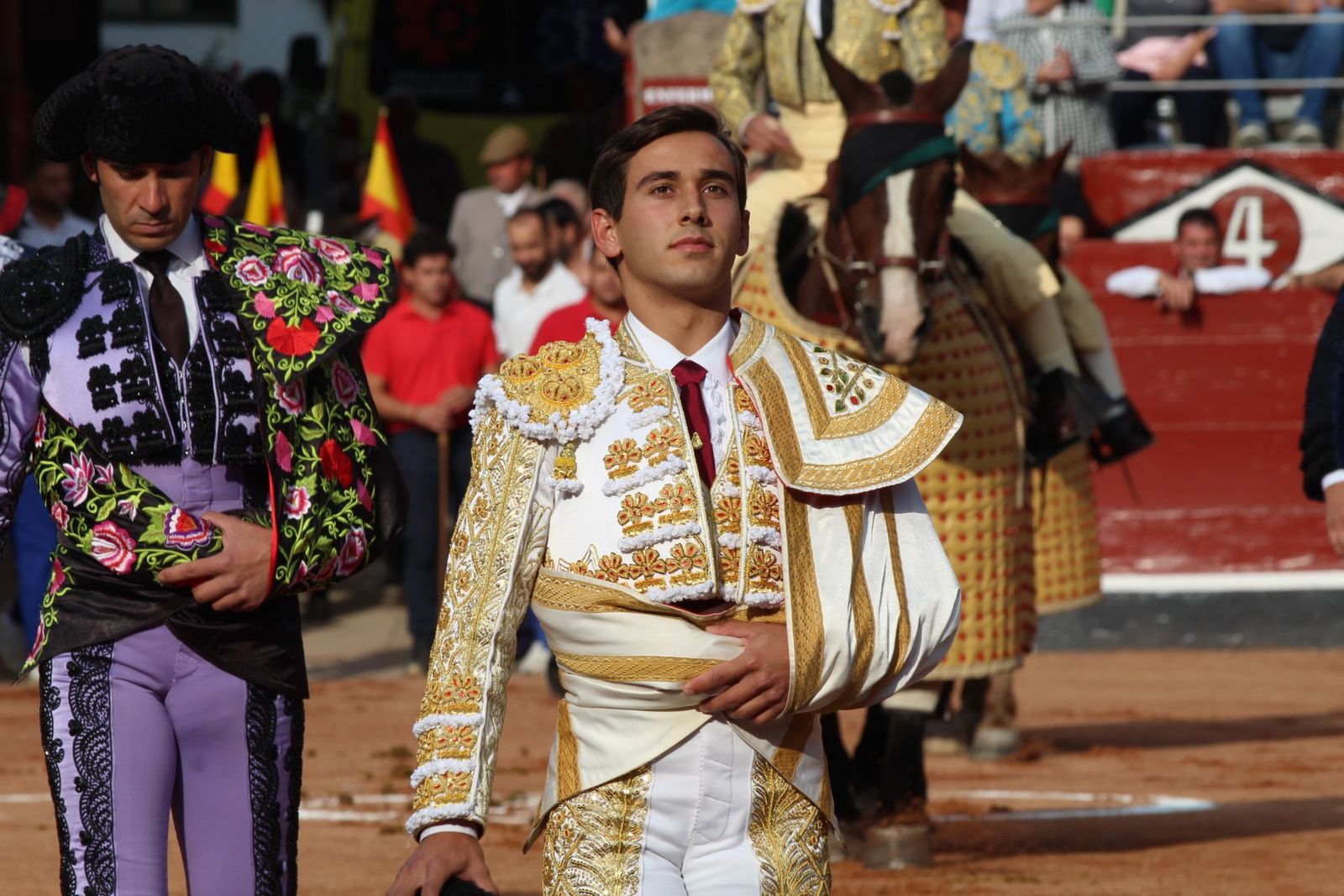 Ismael Martín, matador de toros salmantino haciendo el paseíllo en la plaza de Salamanca en la feria 2024
