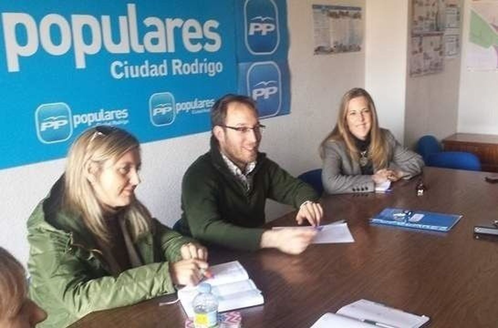 El PP denuncia la exclusión de familias de las ayudas por material escolar