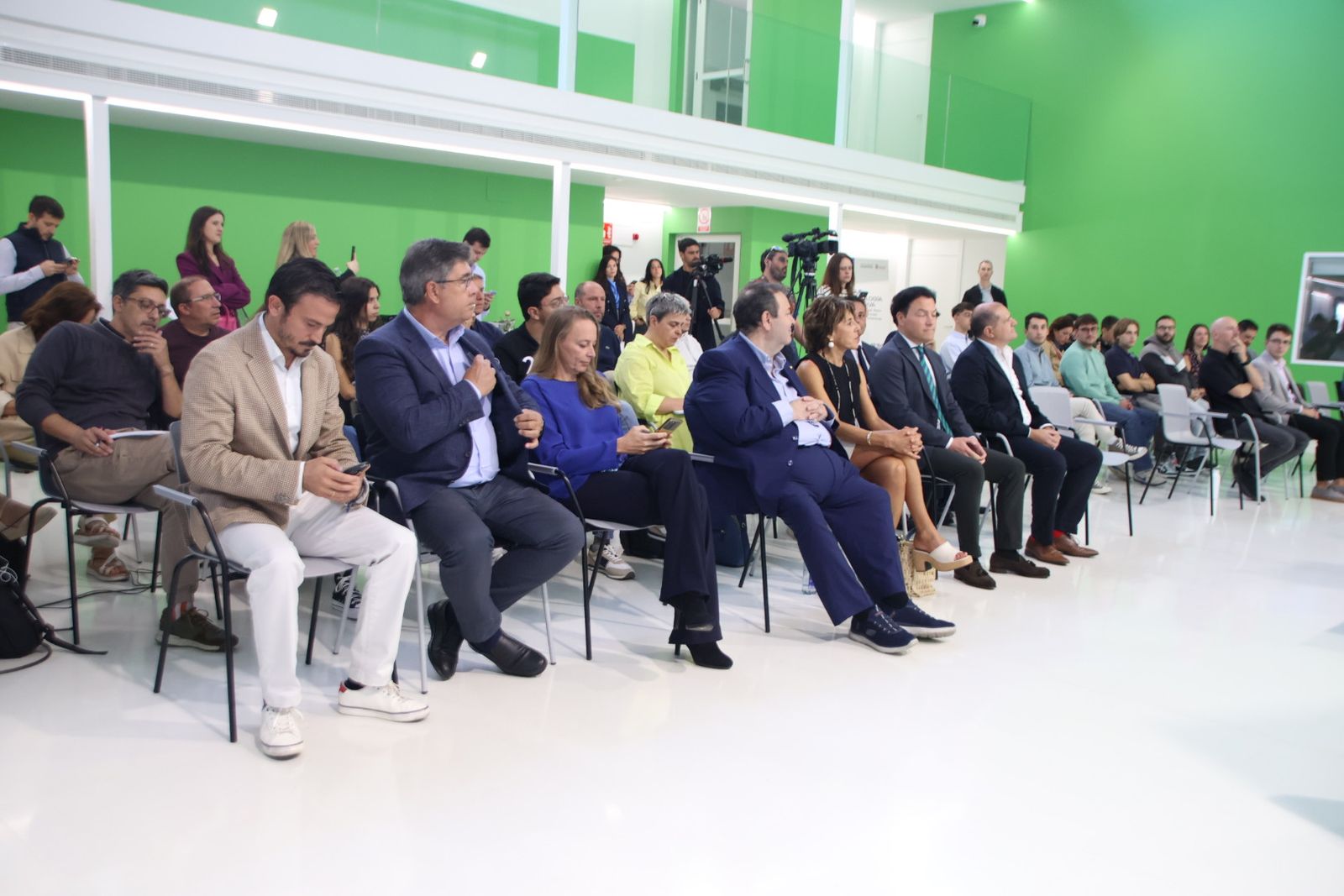 El alcalde de Salamanca, Carlos García Carbayo, y el CEO de Stemia, Juan Manuel Barrionuevo, presentan el inicio de la actividad de esta empresa en Salamanca