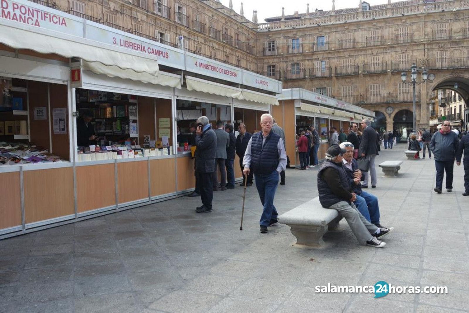 Imagen de la Feria del Libro en la Plaza Mayor