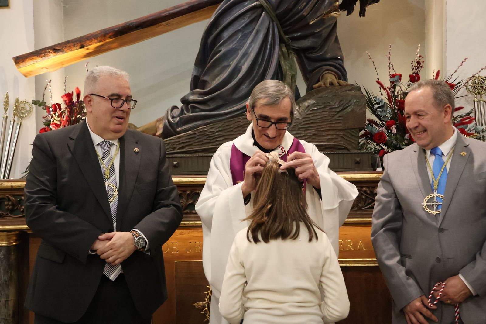 Entrada de nuevos hermanos de la Hermandad de Jesús en Su Tercera Caída (23).JPG