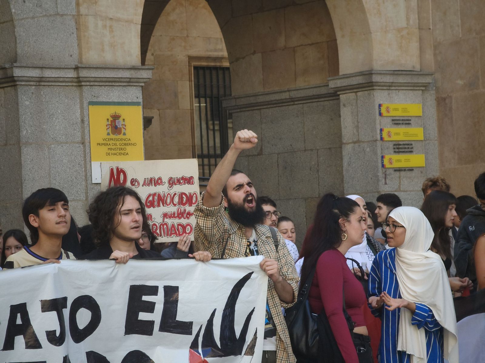 Los estudiantes de Salamanca recorren Salamanca alzando la voz por Palestina