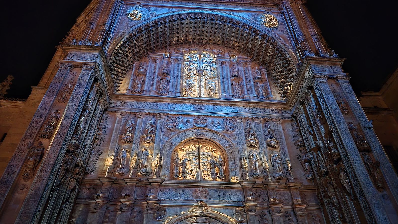 Videomapping en la fachada de la iglesia de San Esteban por la conmemoracion de el V Centenario de la Escuela de Salamanca