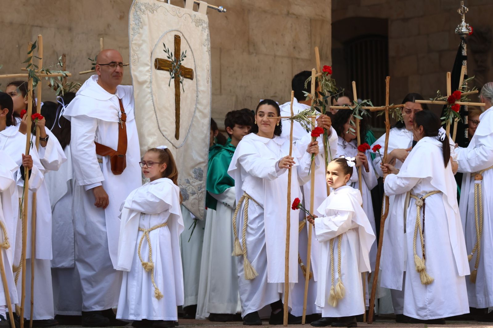 Procesión del encuentro de Nuestra Señora de la Alegría y Jesús Resucitado en el Domingo de Resurrección en Salamanca