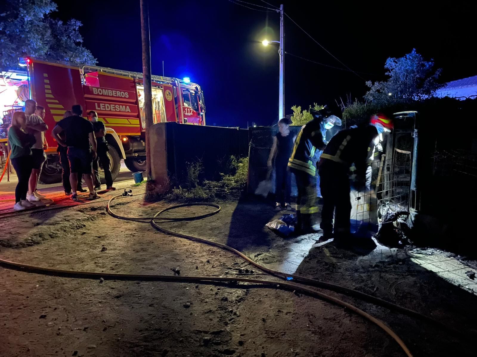 incendio-de-una-furgoneta-que-trasportaba-perros-en-monleras-1