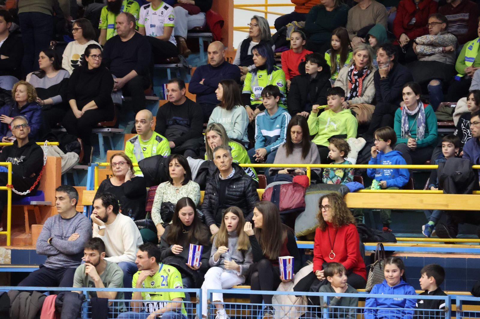 aficion-del-balonmano-zamora-en-el-angel-nieto-12