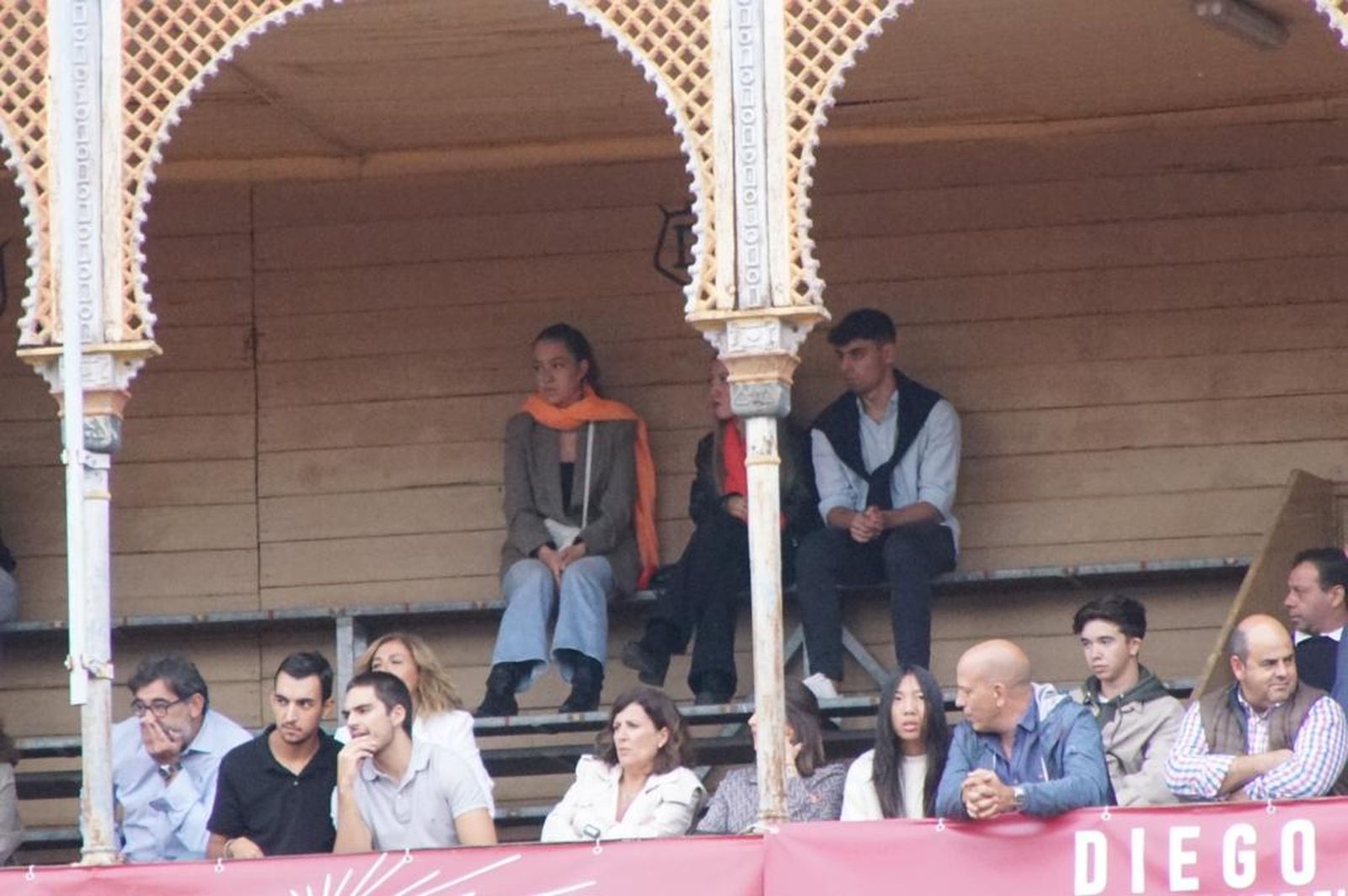 tendidos-de-la-glorieta-durante-la-corrida-de-garcia-y-olga-jimenez-55