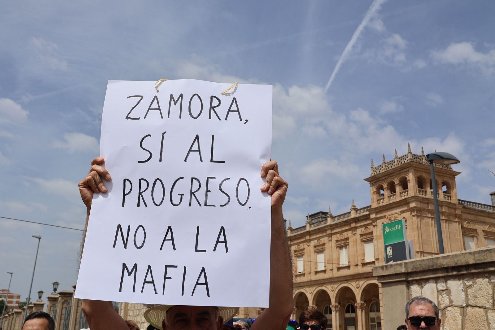 manifestacion-contra-la-perida-de-servicios-de-ave-89