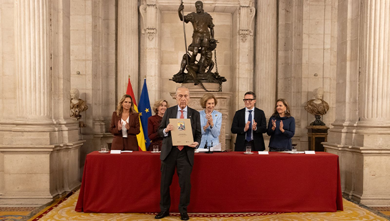 Luis Alberto Cuenca recibe el premio Reina Sofía de Poesía