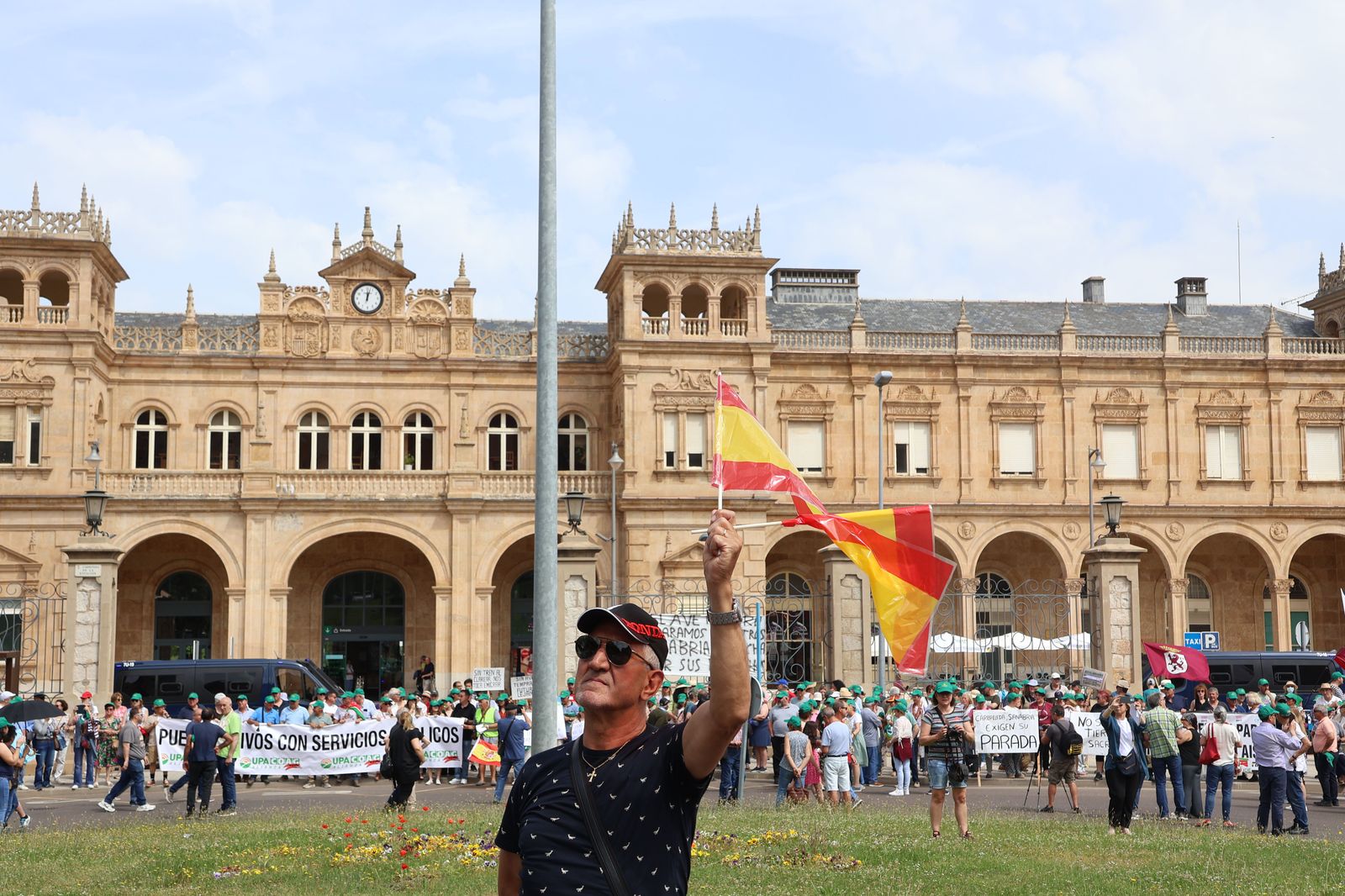 manifestacion-contra-la-perida-de-servicios-de-ave-38