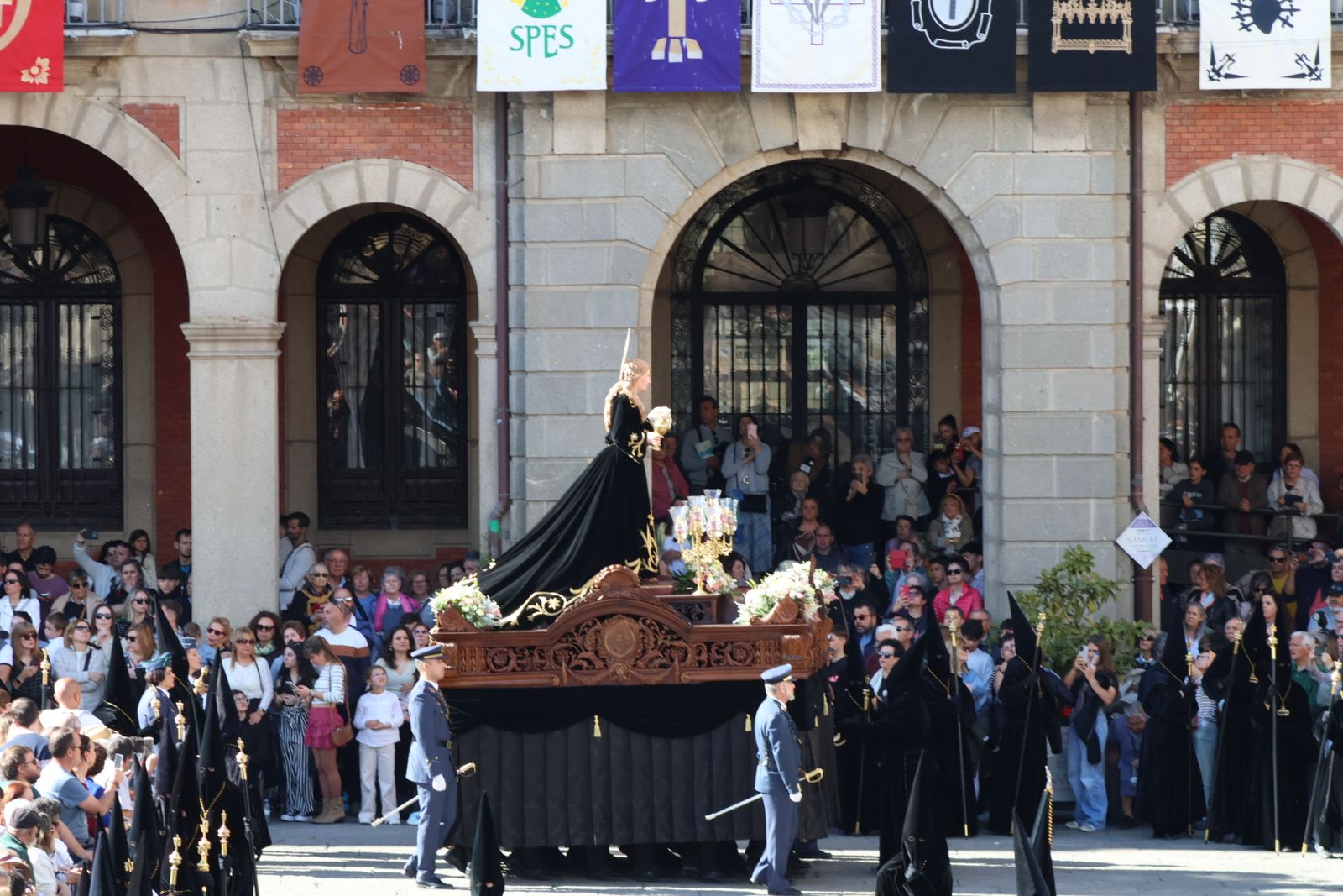 GALERÍA | Revive en imágenes la procesión del Santo Entierro