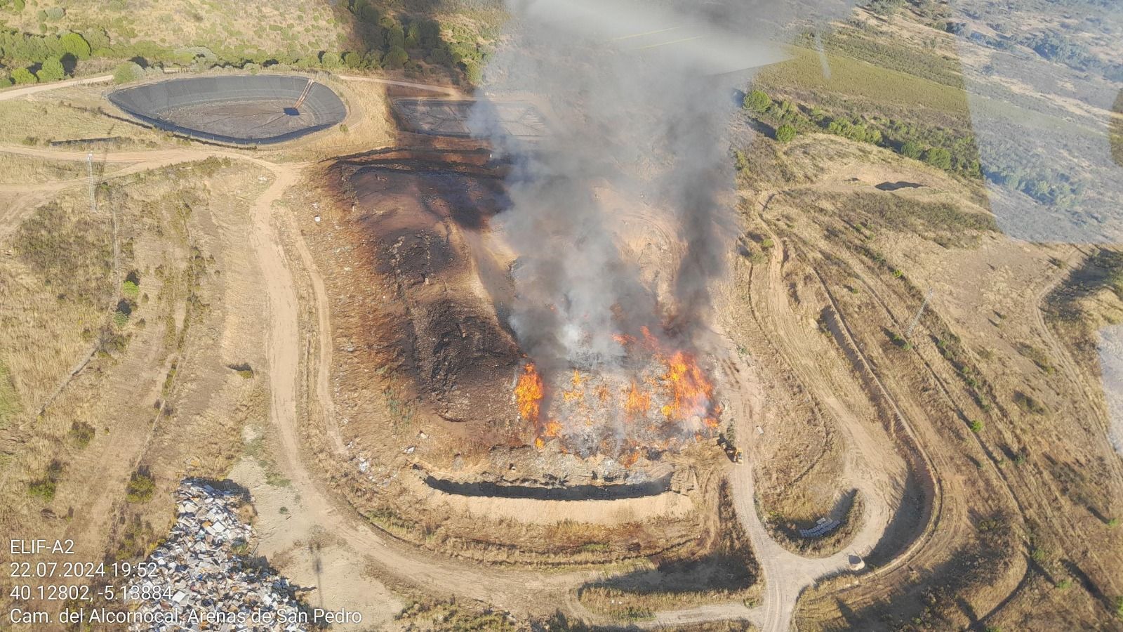 Incendio forestal en Arenas de San Pedro. Foto vía 'X' Naturaleza Castilla y León
