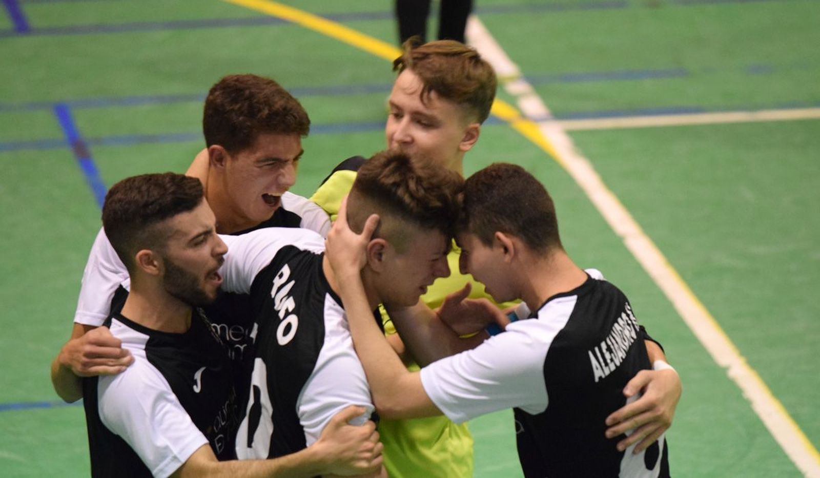 Jugadores del Alimentos de Zamora celebran un gol
