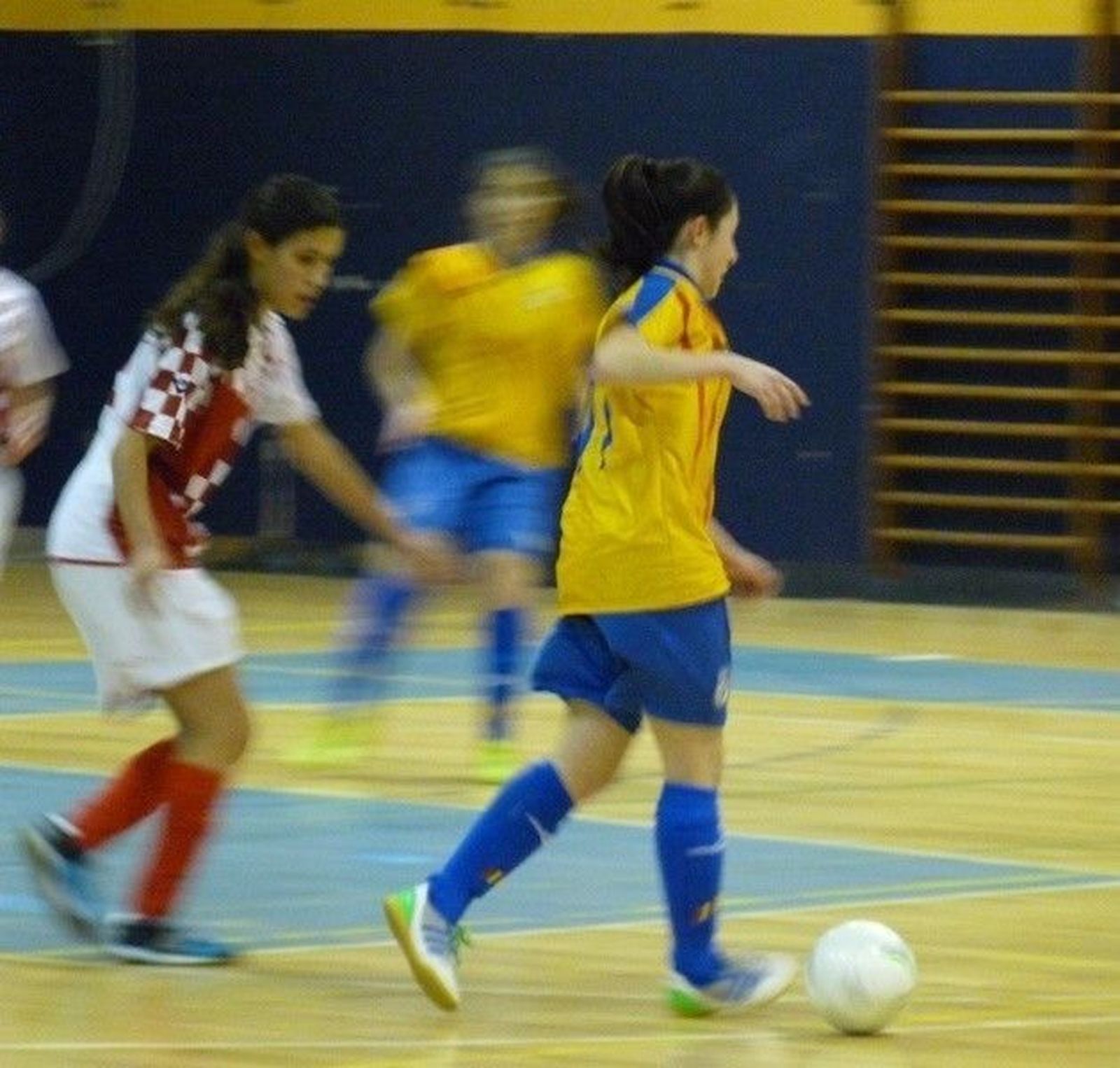 Castilla y León pierde pese al buen partido de Paula Benito