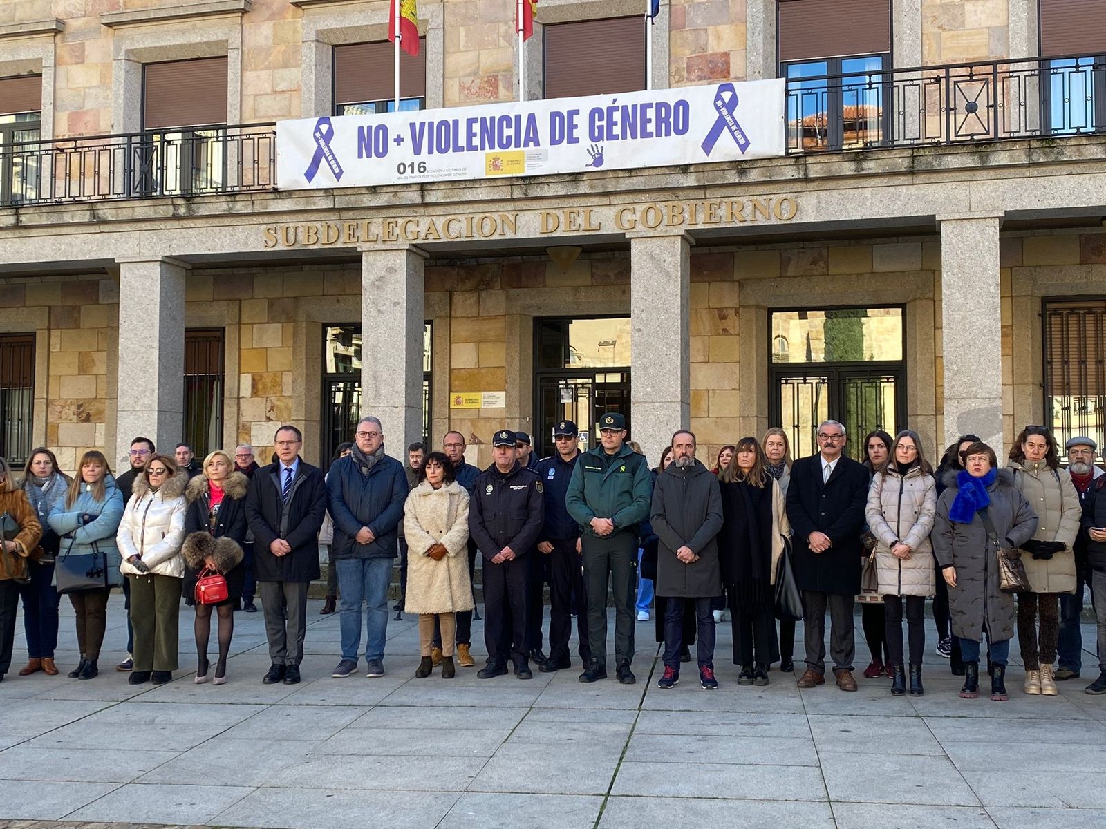 Zamora guarda un minuto de silencio por el último asesinato machista