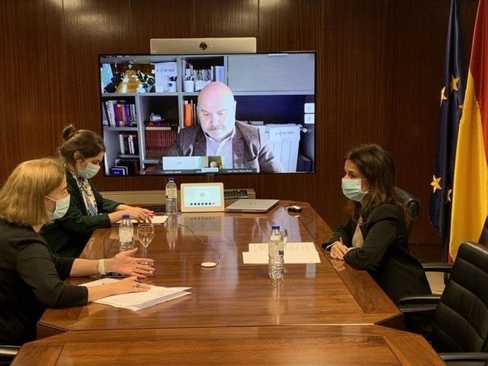 Reunión de la secretaria de Estado de Sanidad, Silvia Calzón,  con el presidente de Cermi, Luis Cayo Pérez; presidente de Cáritas, Manuel Bretón y la directora del Departamento de Salud de Cruz R