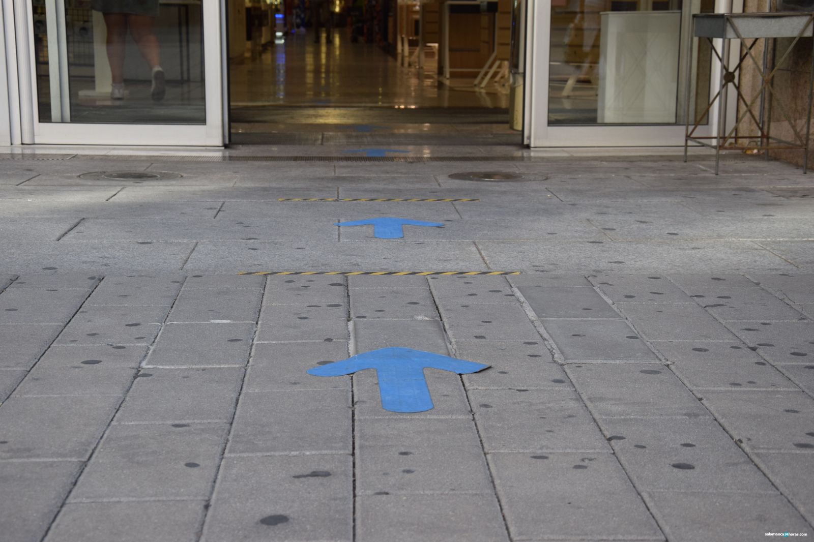Flechas en el suelo distancia seguridad (2)