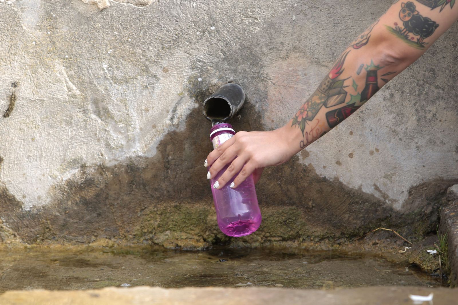 Cortes en el suministro de agua por la sequía. Contaminación del agua. Archivo. Cortes en el suministro de agua por la sequía. Contaminación del agua. Archivo.