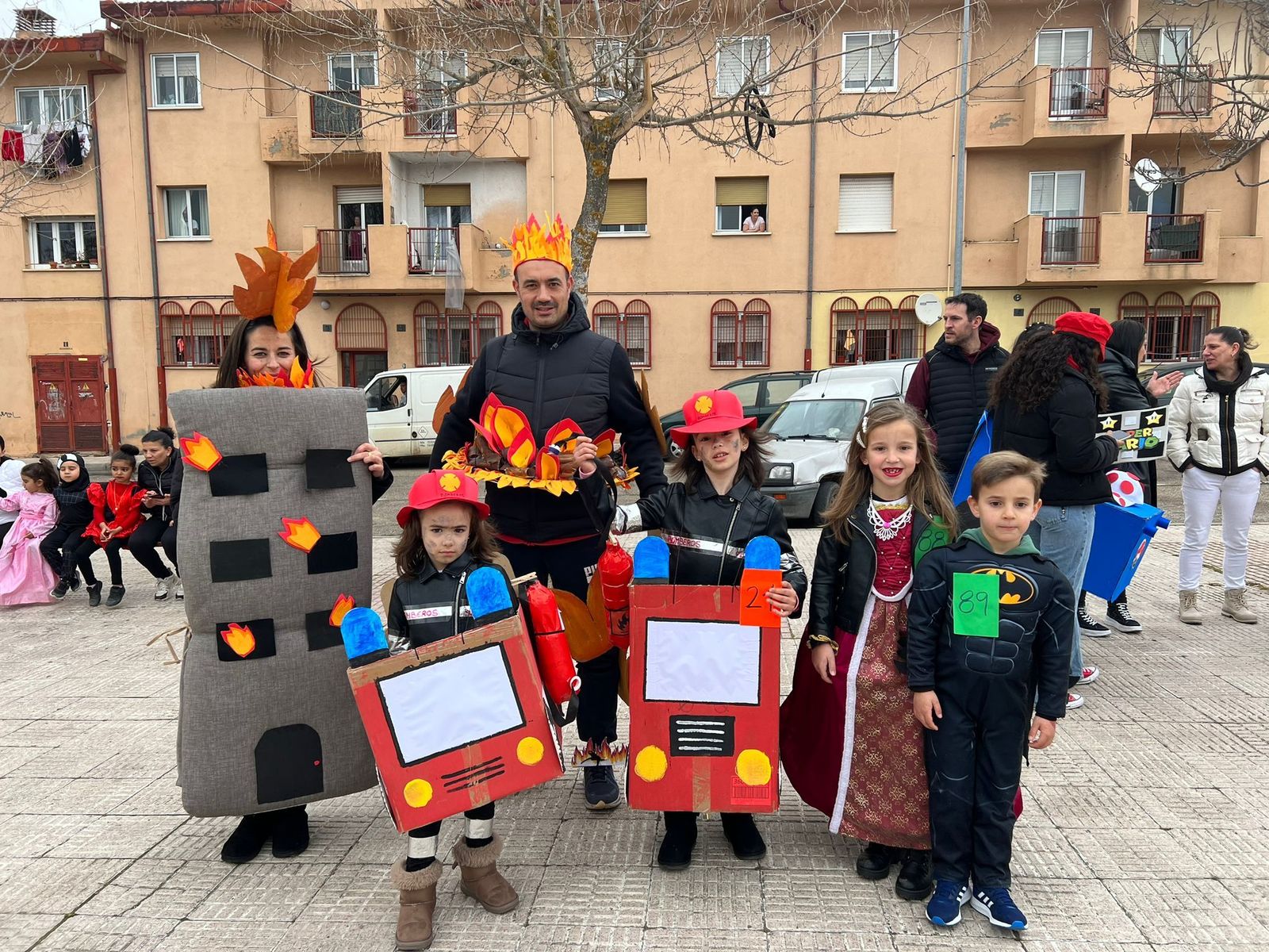 GALERÍA | Pasacalles de Carnaval del Consejo Social del Rollo en Puente Ladrillo