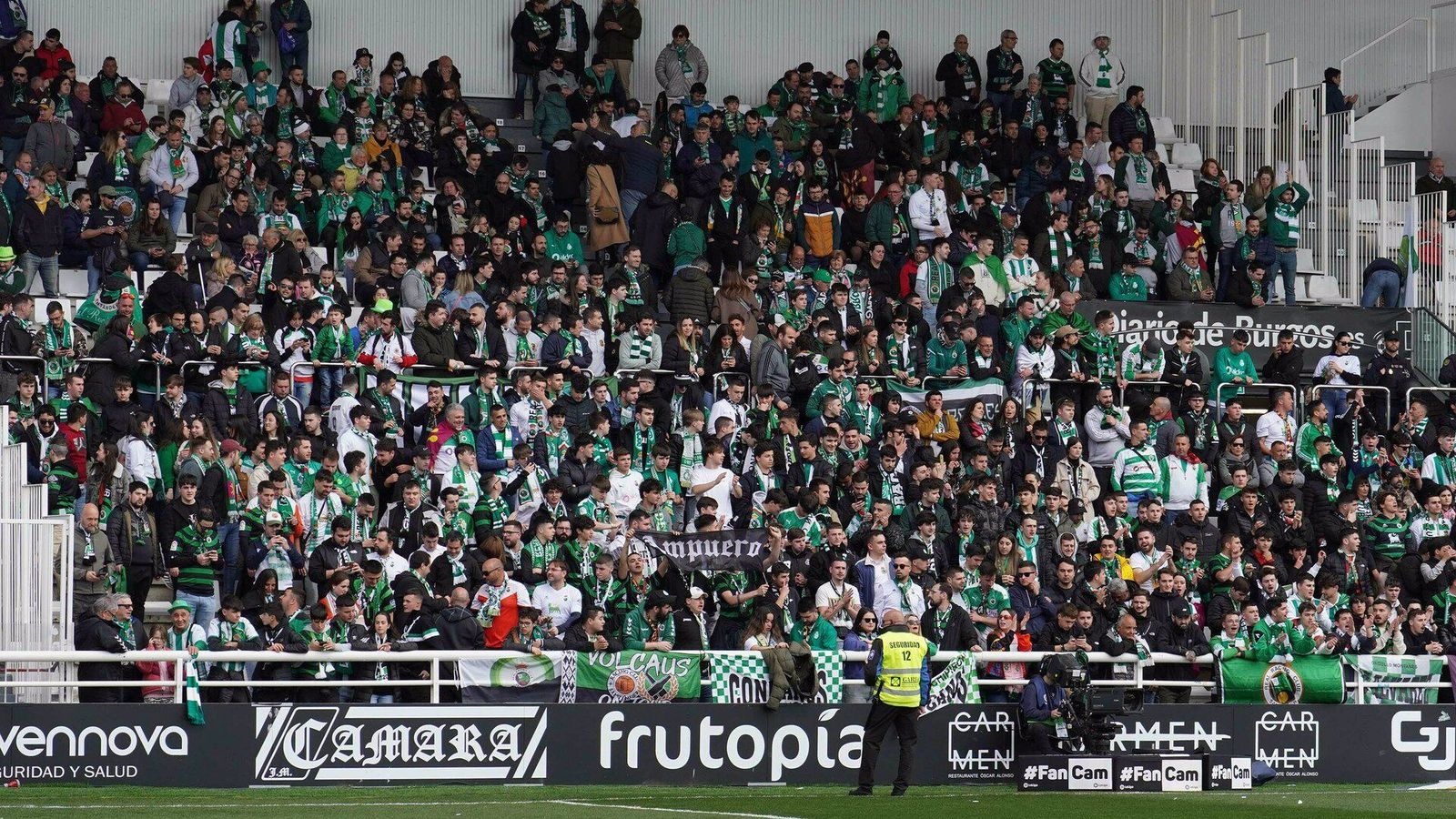 Aficionados del Racing en El Plantío, en 2023. Foto RRC | EP