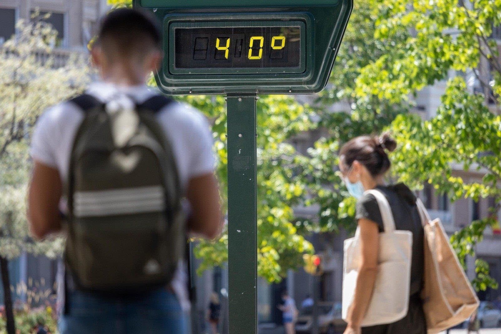 Un temómetro marca 40 ºC en plena canícula veraniega