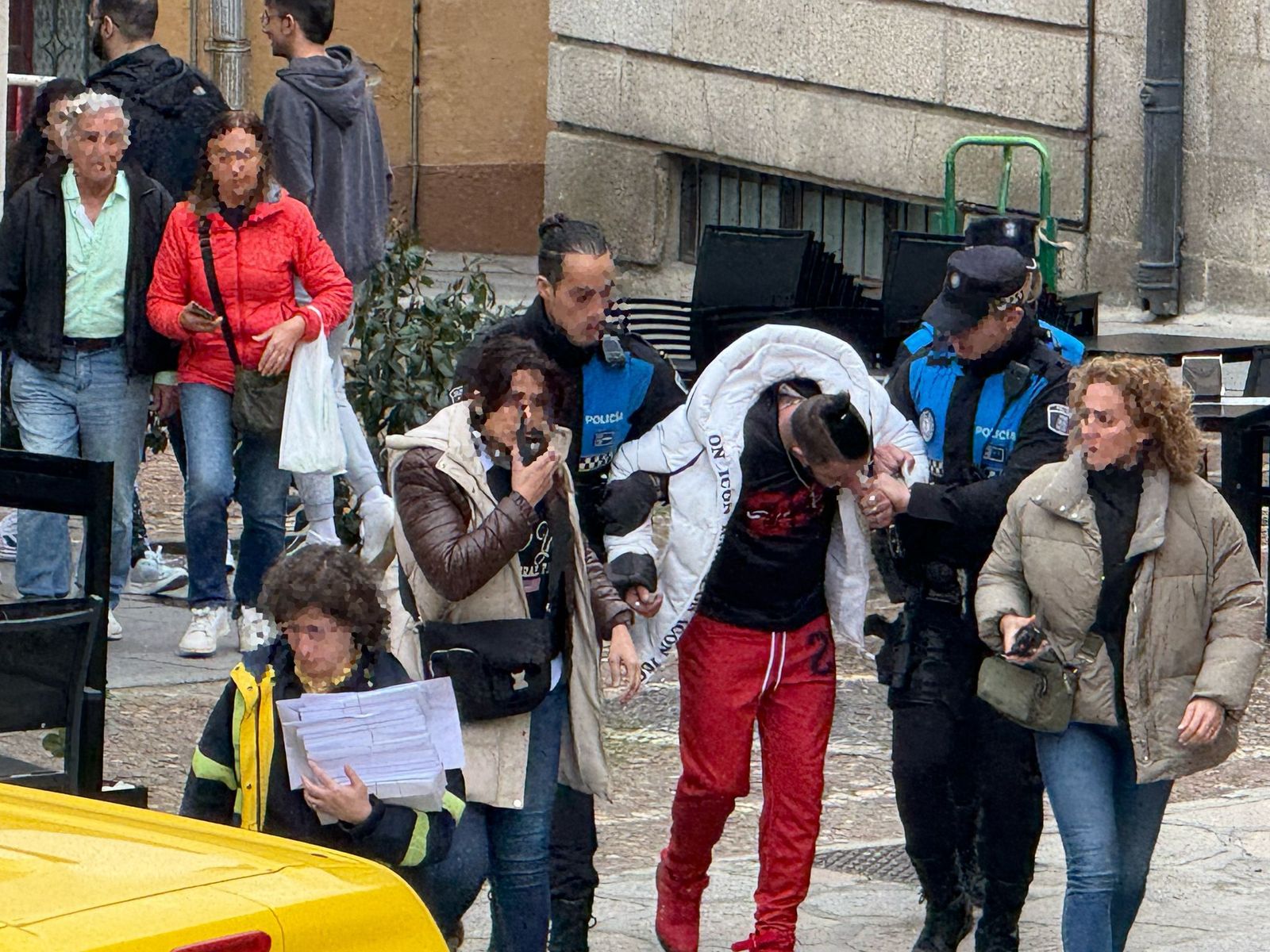 Momento en el que han conseguido atrapar al varón Momento en el que han conseguido atrapar al varón