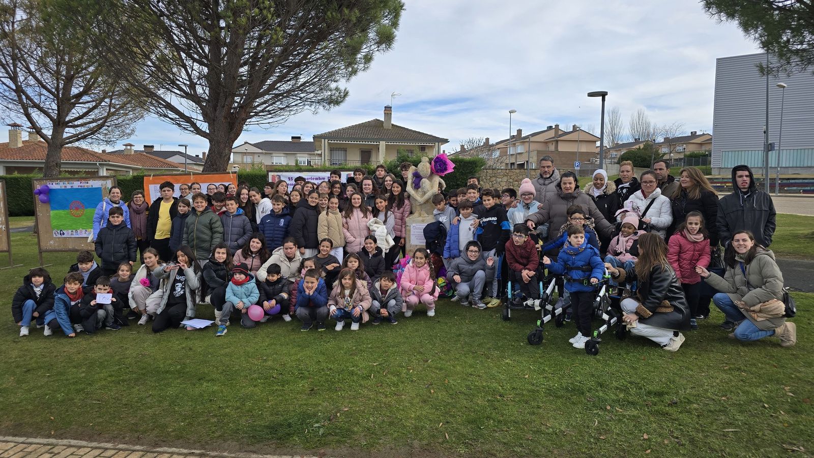 Ofrenda floral y lectura del manifiesto institucional por el Día Contra la Violencia de Género