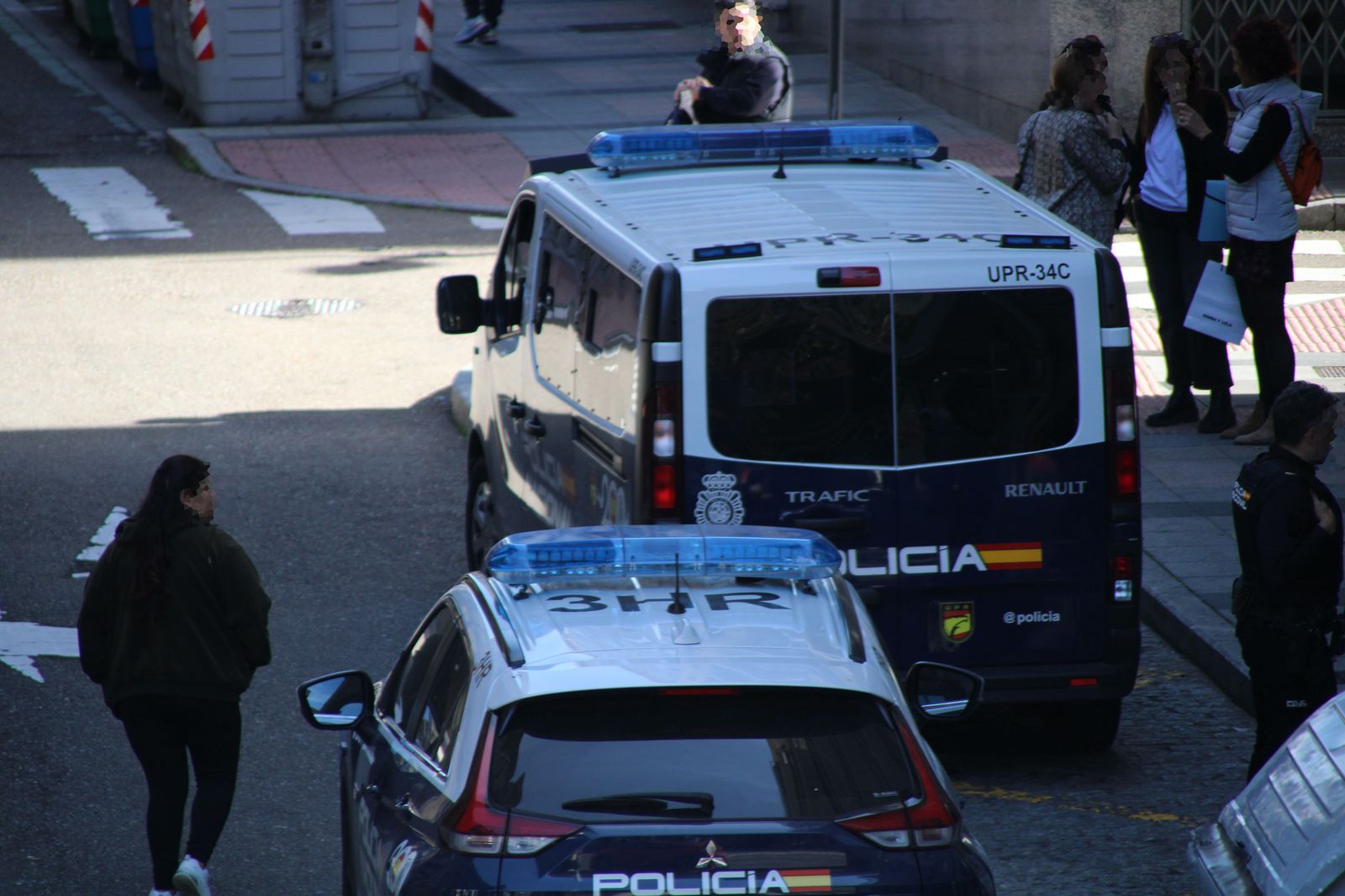 policia-nacional-y-local-en-una-intervencion-en-la-calle-rodriguez-fabres-10