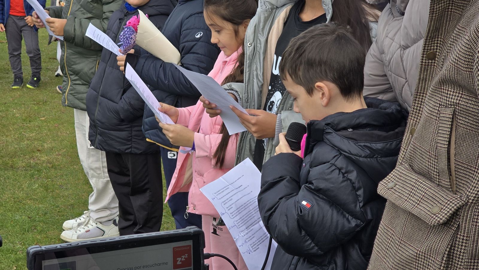 Ofrenda floral y lectura del manifiesto institucional por el Día Contra la Violencia de Género