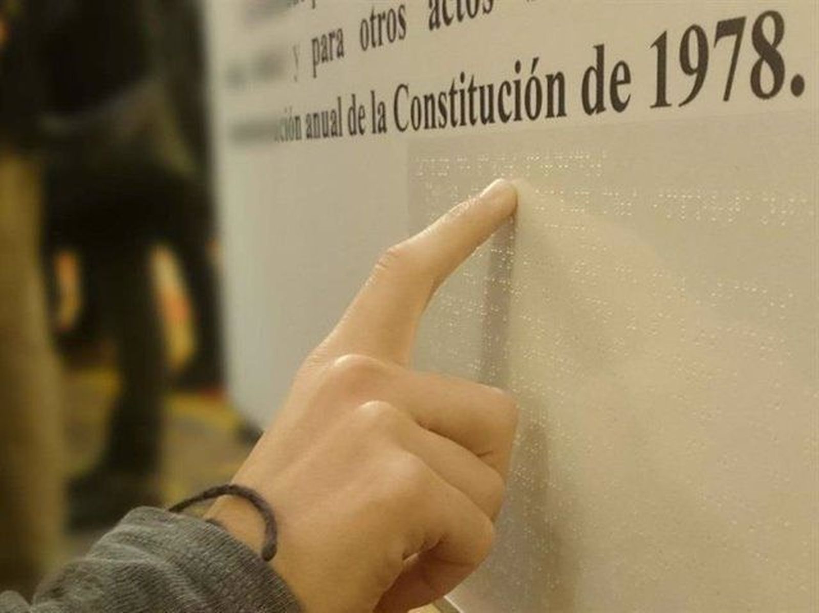 Un estracto de la Constitución en braile EP