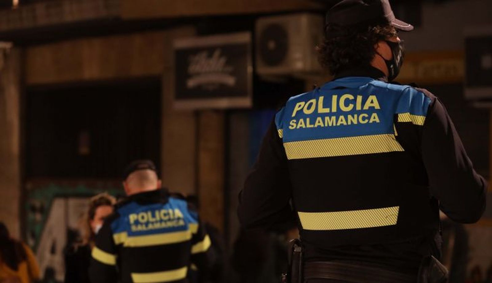 Reportaje con la Policía Local en el turno de tarde para comprobar terrazas y mascarillas.
