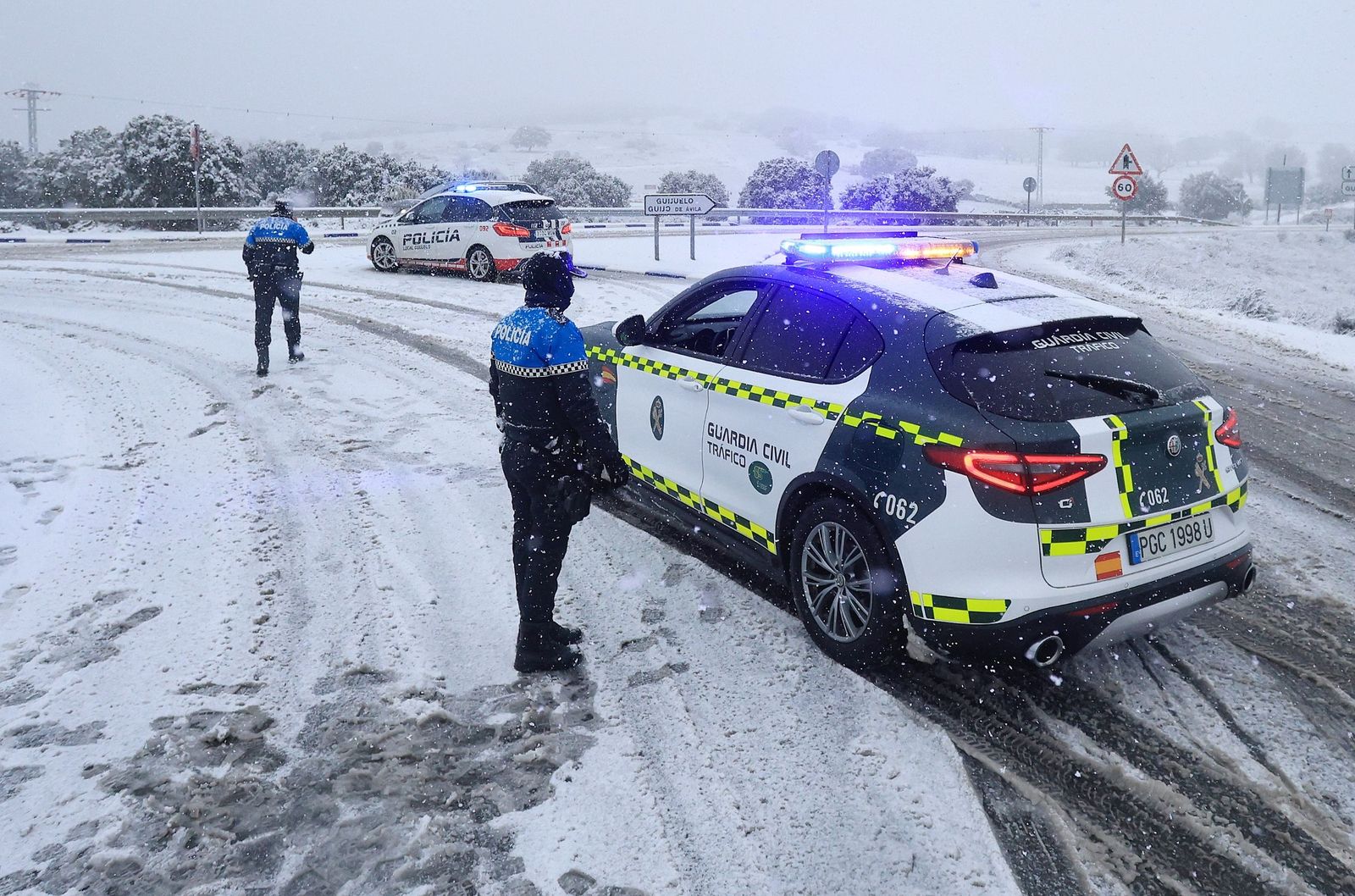 Nieve en la A-66, entre Guijuelo y Bejar