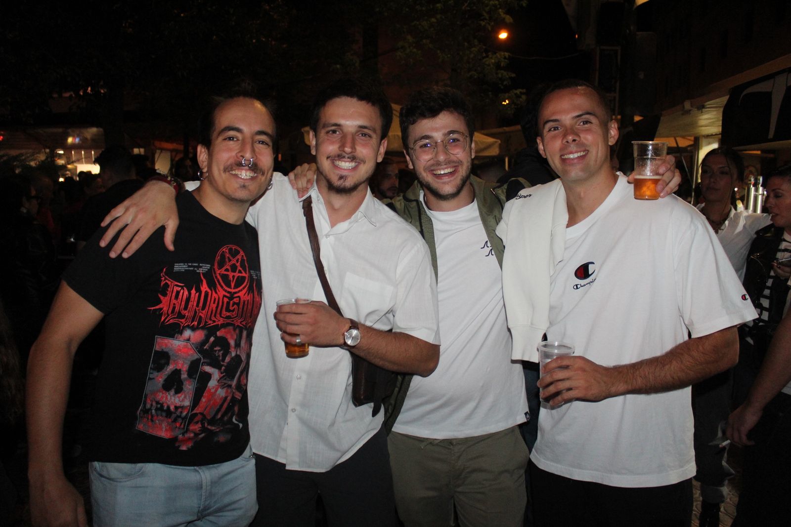 Los salmantinos vuelven a salir de casetas para celebrar las fiestas: ¡búscate entre las imágenes de este miércoles por la noche!