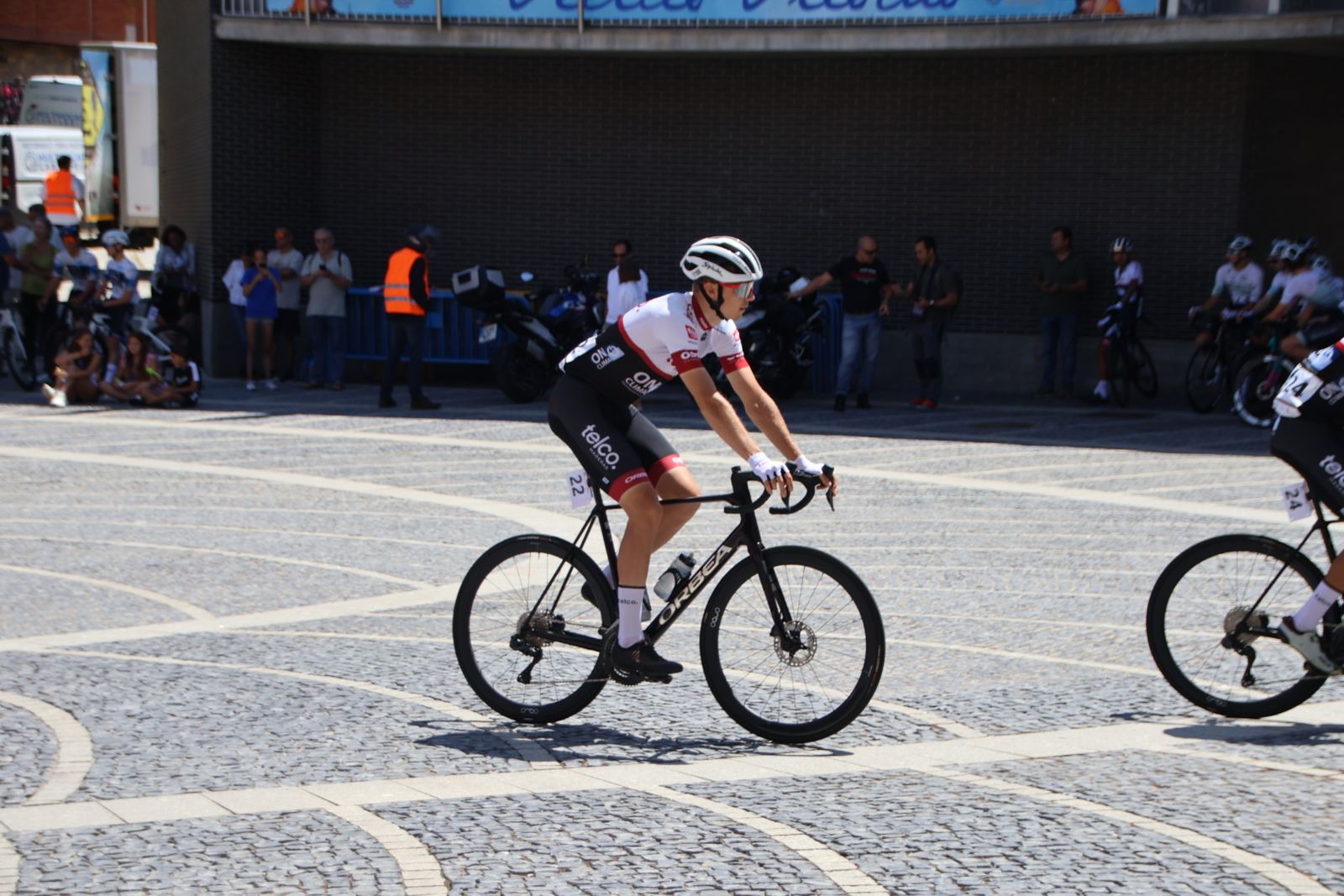 Salida II Vuelta Ciclista a Castilla y León Sub-23 y Élite