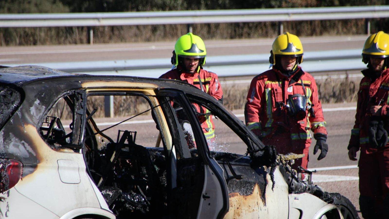 Incendio de un coche a la altura de Crrascal de Barregas