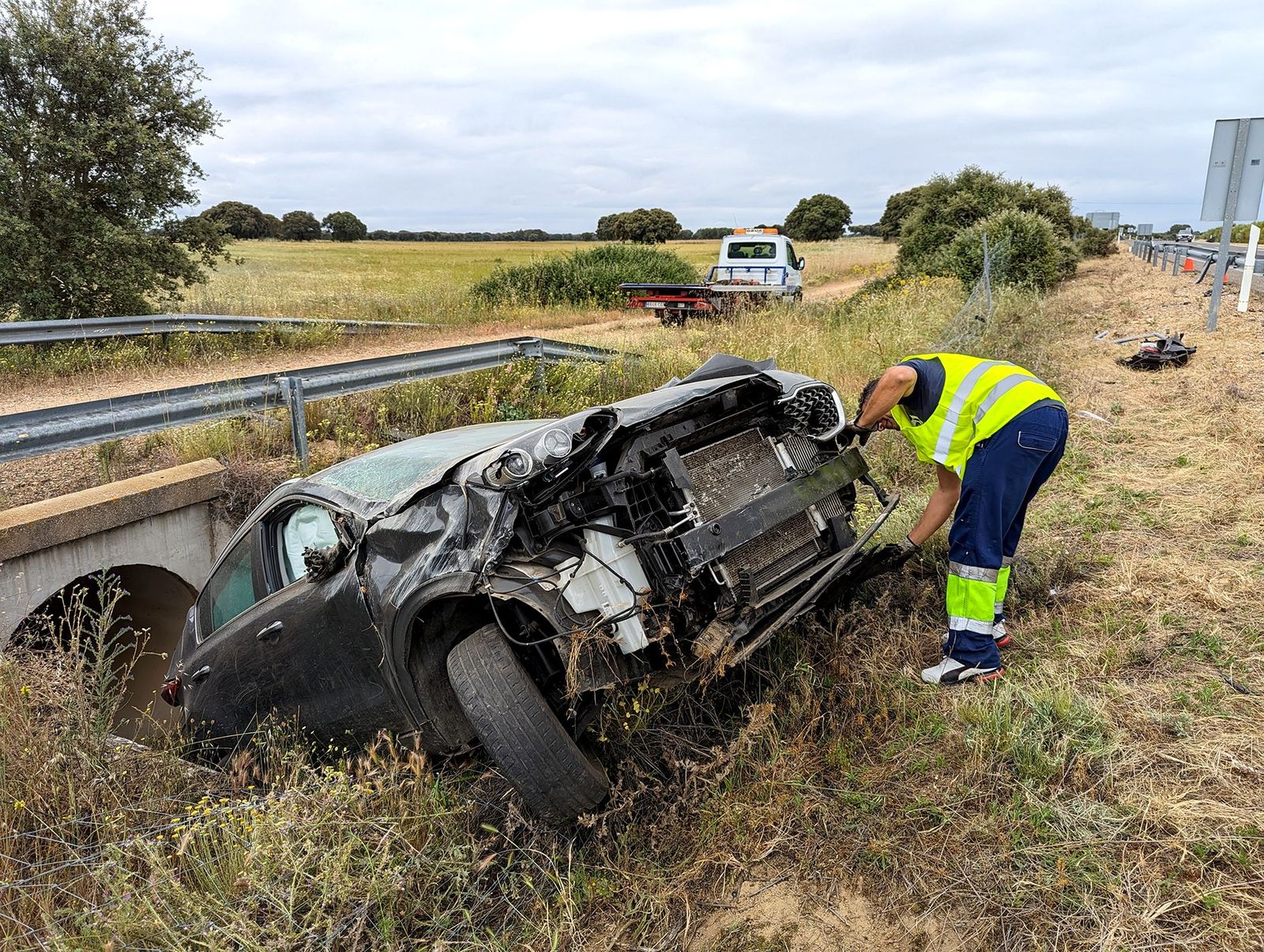 VICENTE / ICAL. Un herido en un accidente en la A-62, en Fuente de San Esteban (Salamanca)